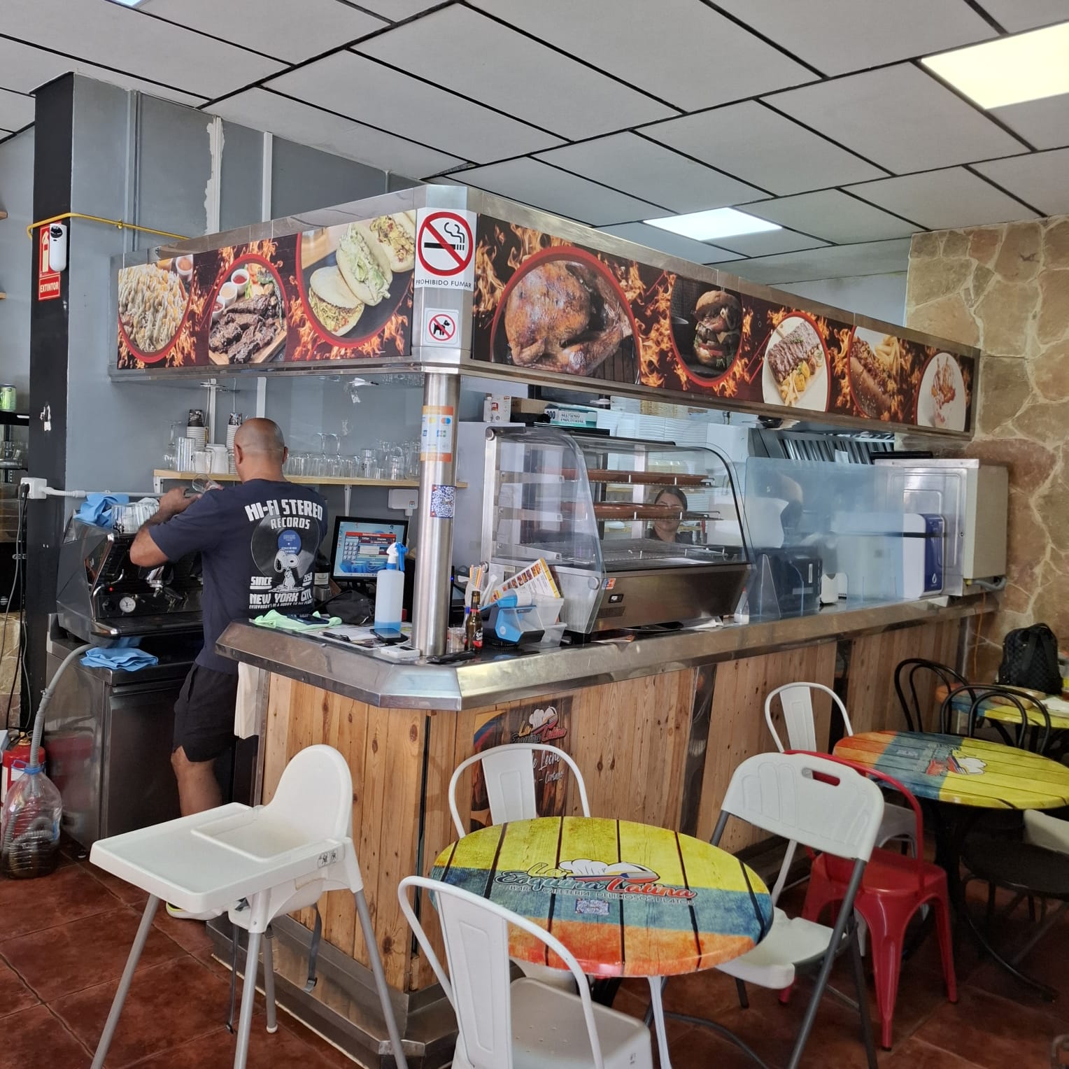 Interior del restaurante La Esquina Latina